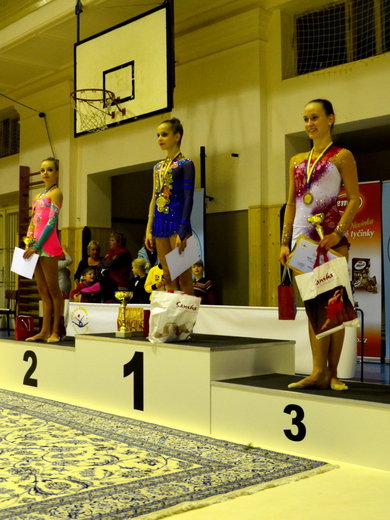 Anna Špičková bronzová.jpg