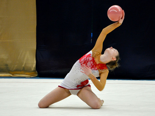Anna Špičková s míčem 03 - Gymnastika KV.JPG
