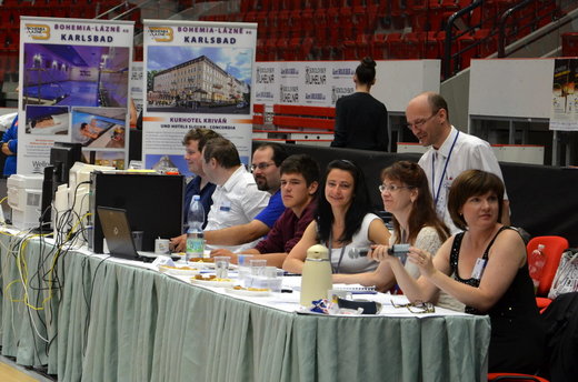 Carlsbad RG Cup - hlavní rozhodčí a její parta.JPG