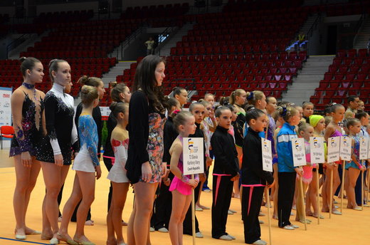 Carlsbad RG Cup - naše karlovarské závodnice.JPG