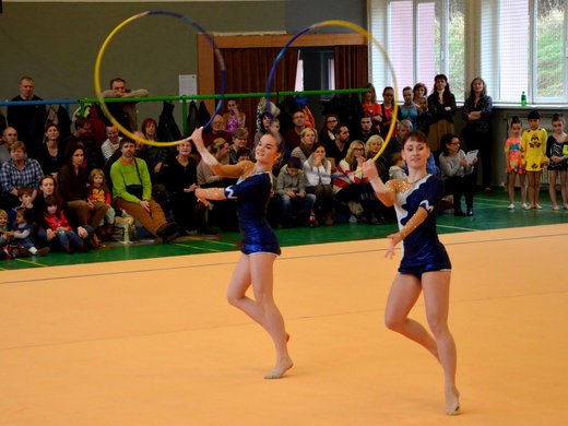Dvojička s obručemi Anna Špičková a Kristina Bernatová.JPG