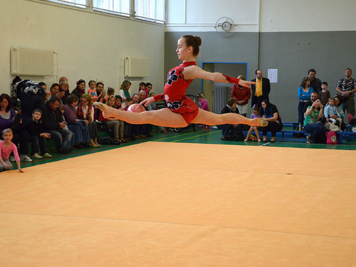 Exhibice Anna Špičková s míčem.JPG