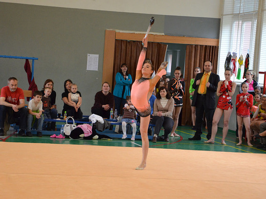 Exhibice Kristina Bernatová s kužely.JPG
