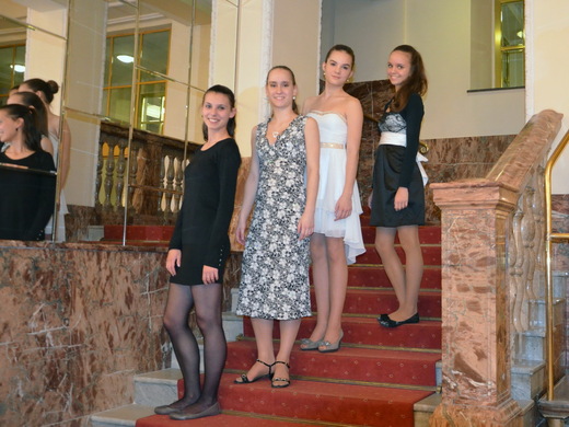 Exhibice moderní gymnastiky - Tereza, Anna, Kristina, Zuzana.JPG