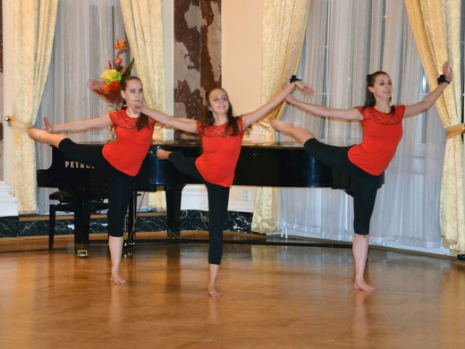 Exhibice moderní gymnastiky - Trio Tango 07.JPG