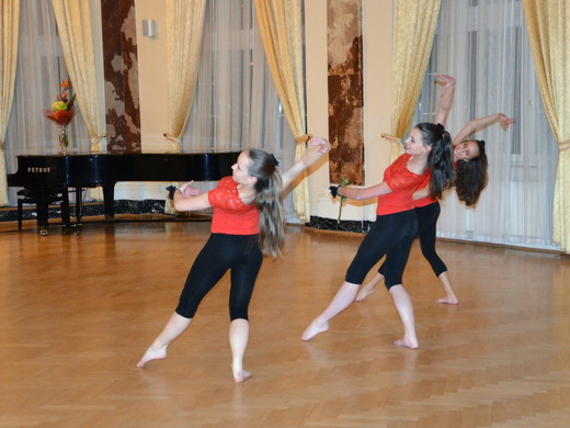 Exhibice moderní gymnastiky - Trio Tango 09.JPG