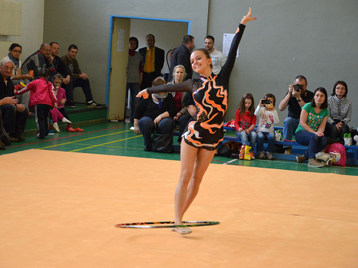 Exhibice Zuzana Rubášová s obručí.JPG