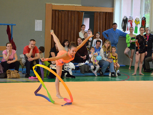 Exhibice Zuzana Rubášová se stuhou.JPG