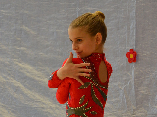 Klára Tamchyová bez náčiní 01 - Gymnastika KV.JPG