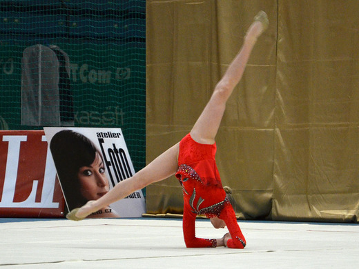 Klára Tamchyová bez náčiní 01 - Gymnastika KV.JPG