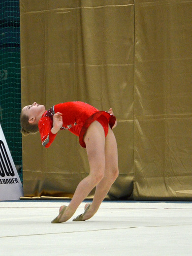 Klára Tamchyová bez náčiní 02 - Gymnastika KV.JPG