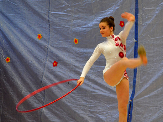 Kristina Bernatová s obručí 02 - Gymnastika KV.JPG
