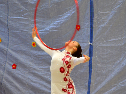 Kristina Bernatová s obručí 03 - Gymnastika KV.JPG