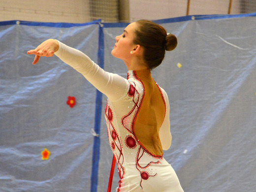 Kristina Bernatová s obručí 04 - Gymnastika KV.JPG