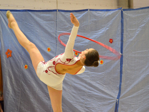 Kristina Bernatová s obručí 05 - Gymnastika KV.JPG