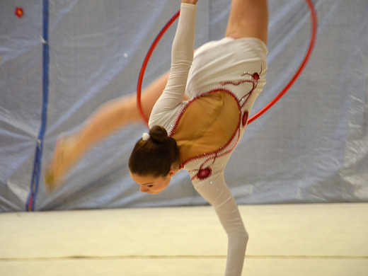 Kristina Bernatová s obručí 07 - Gymnastika KV.JPG