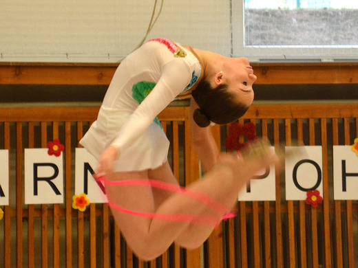 Kristina Bernatová se švihadlem 01 - Gymnastika KV.JPG