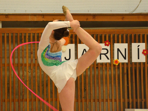 Kristina Bernatová se švihadlem 02 - Gymnastika KV.JPG