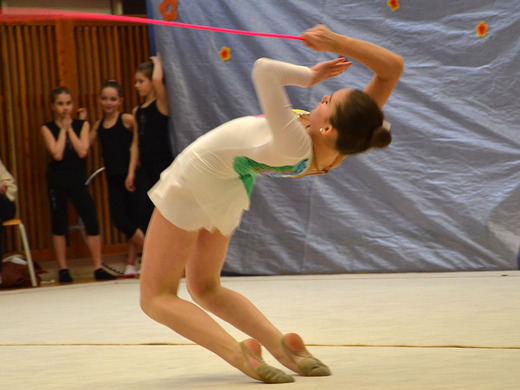 Kristina Bernatová se švihadlem 04 - Gymnastika KV.JPG