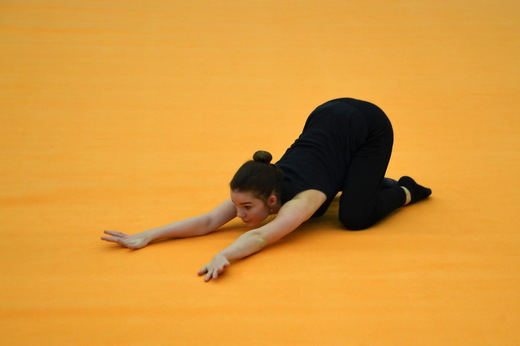 nový koberec oddílu moderní gymnastiky Karlovy Vary 04.JPG
