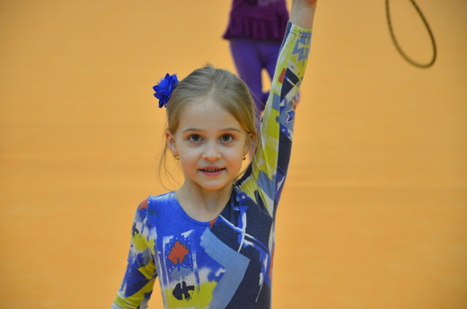 nový koberec oddílu moderní gymnastiky Karlovy Vary 06.JPG