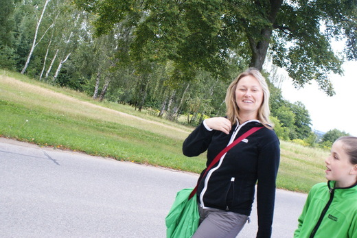 Soustředění HK 2012 - Nora Nyčová trénuje procházku, MG KV