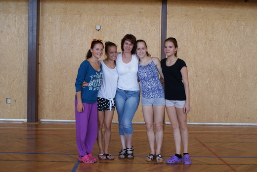 Soustředění HK 2012 - varské gymnastky s Mirkou, MG KV