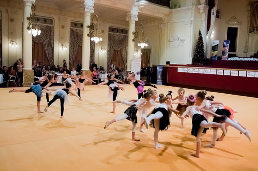 Taneční vystoupení nejmenších gymnastek 01.jpg