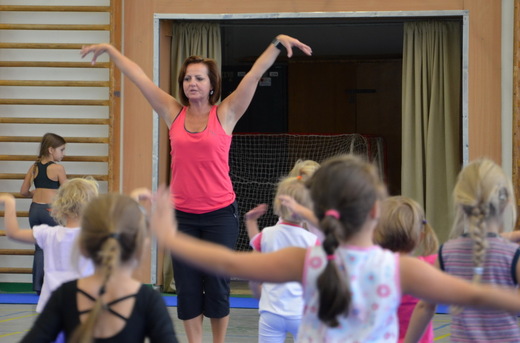 Trénink moderní gymnastiky - posloucháme trenérku Romanu