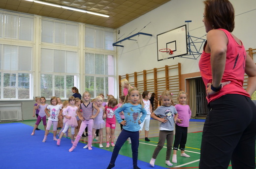 Trénink moderní gymnastiky - učíme se gymnastické kroky