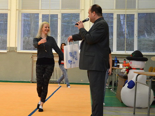 Vánoční exhibice 2013 - dárečky byly i pro trenérky.jpg