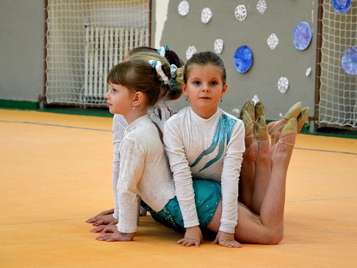 Vánoční exhibice 2013 - pódiovka Sluníček je připravena.jpg