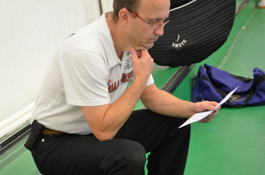 Veřejný trénink 05 - druhý Jirka studuje informace se zaujetím